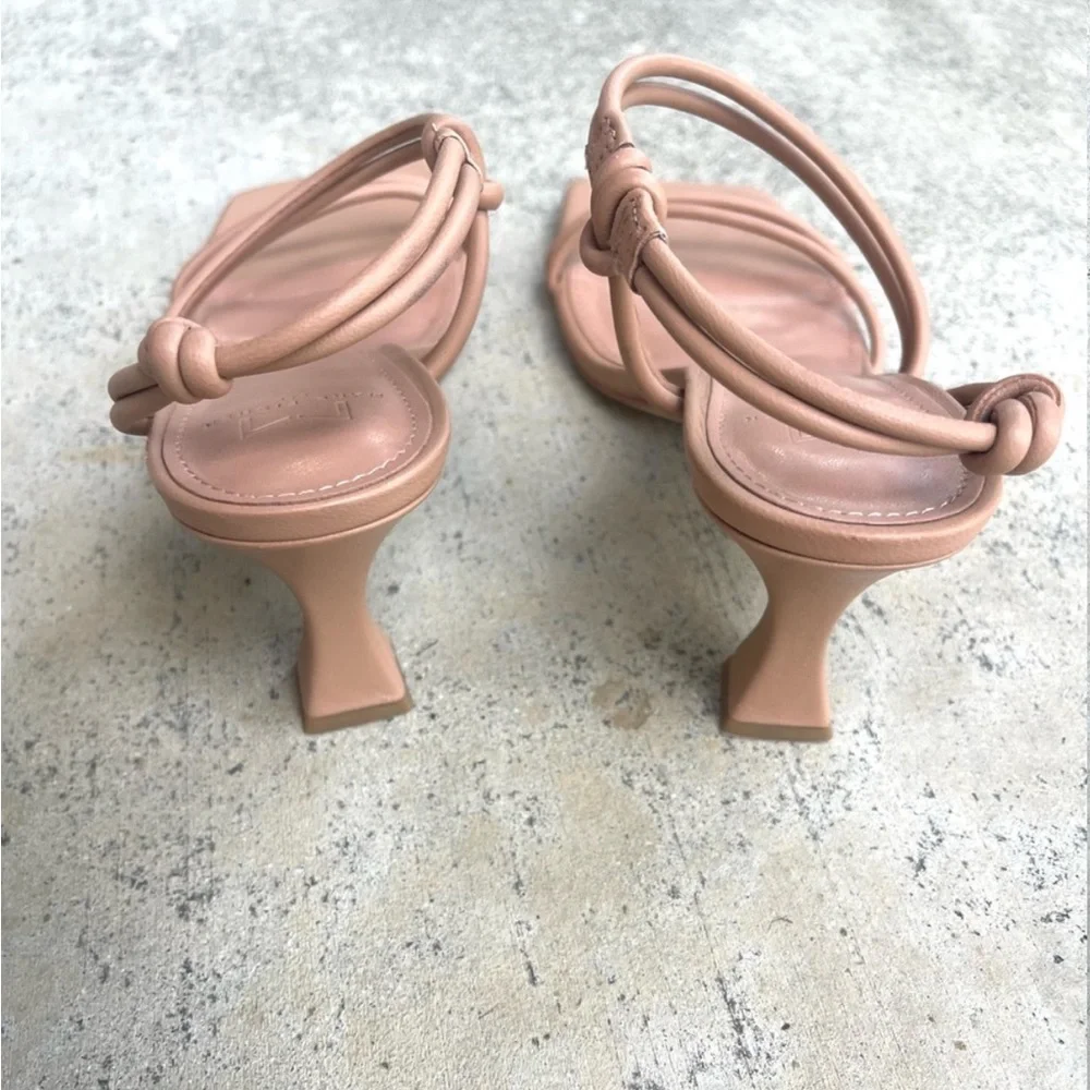Marc Fisher Women's Davia Heeled Sandal Size 8.5 Tan cream